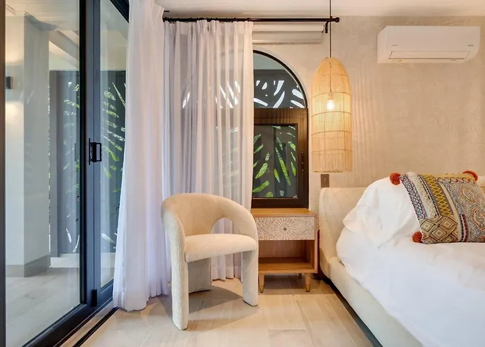 Flamingo Marina Private Beachfront Escape *
