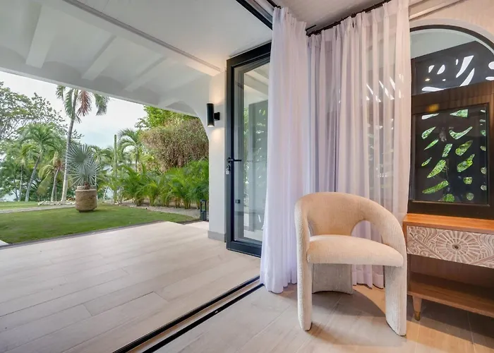Flamingo Marina Private Beachfront Escape *